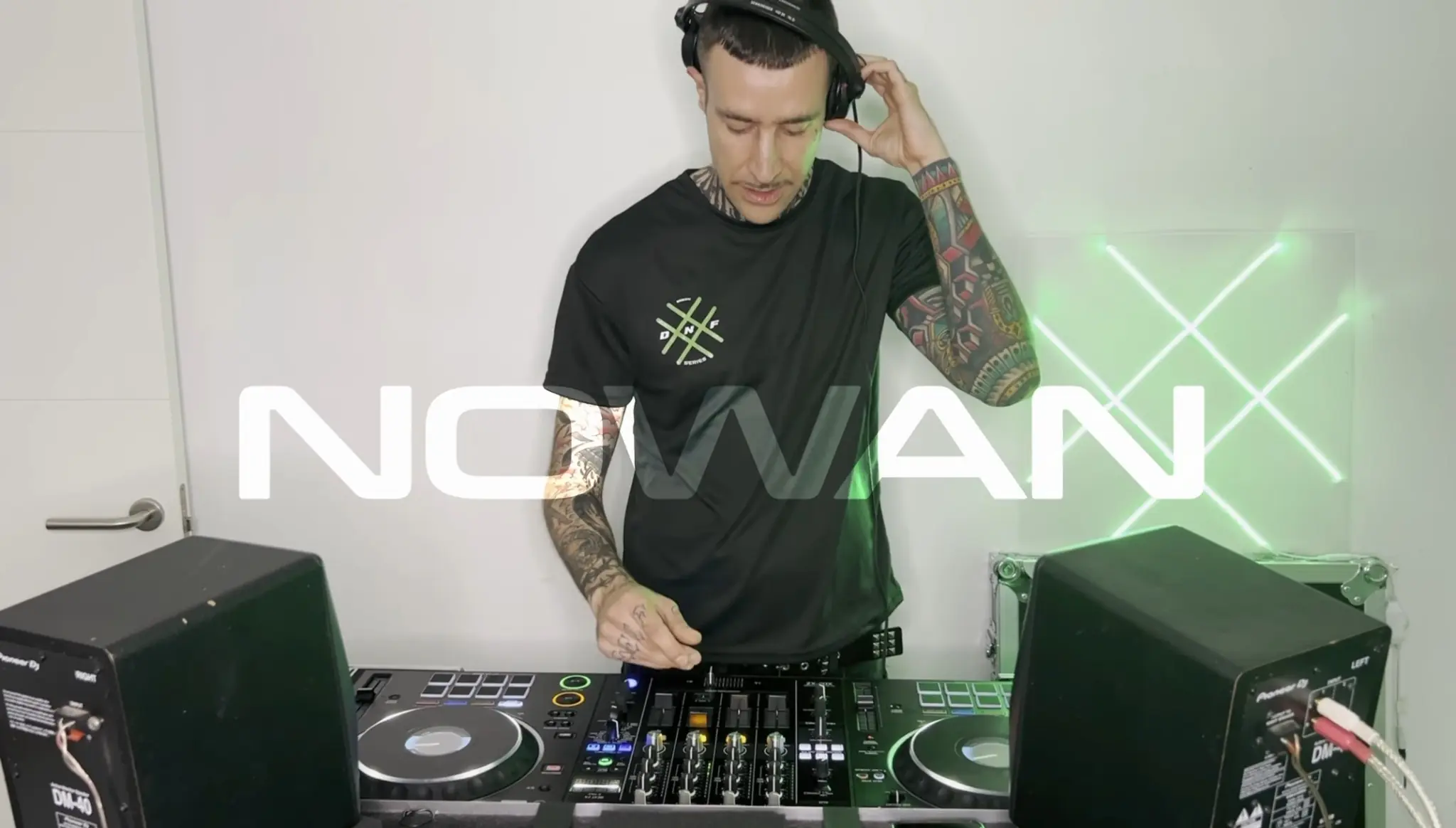 Nöwan en DISJUNCTIVE SERIES